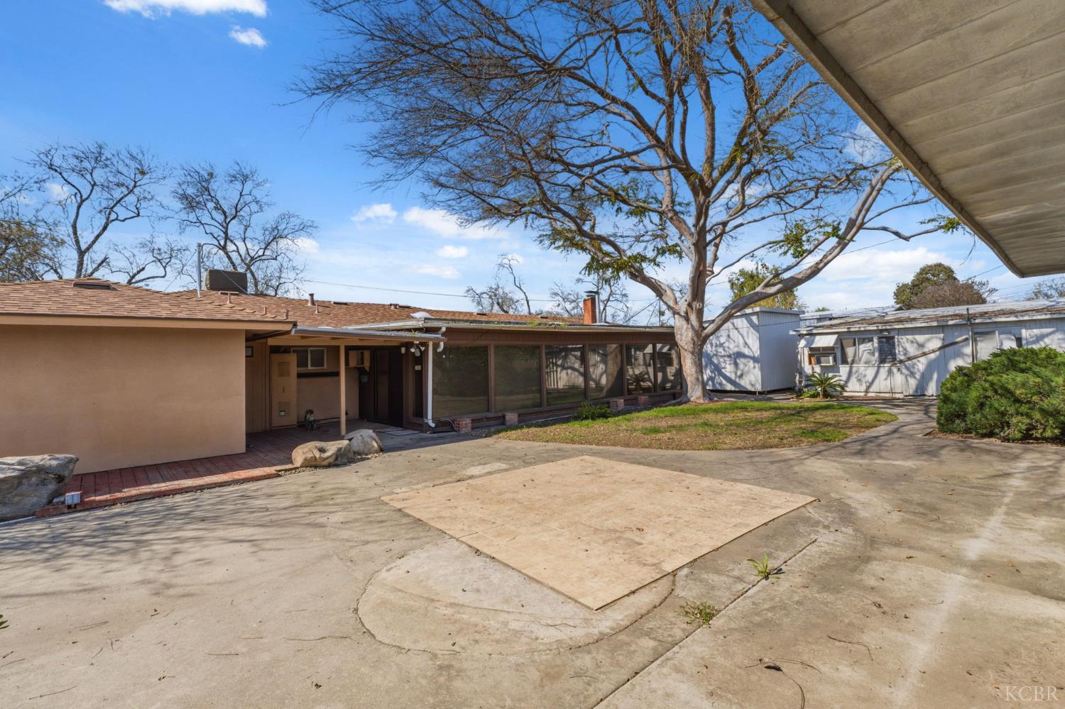 606 N Winery Ave, Fresno, CA 93727