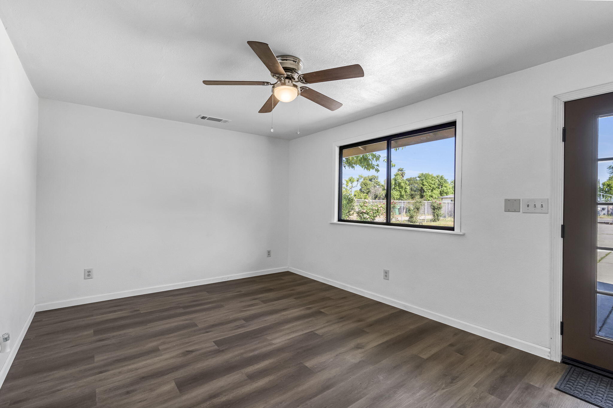 5132 E Washington Ave, Fresno, CA 93727