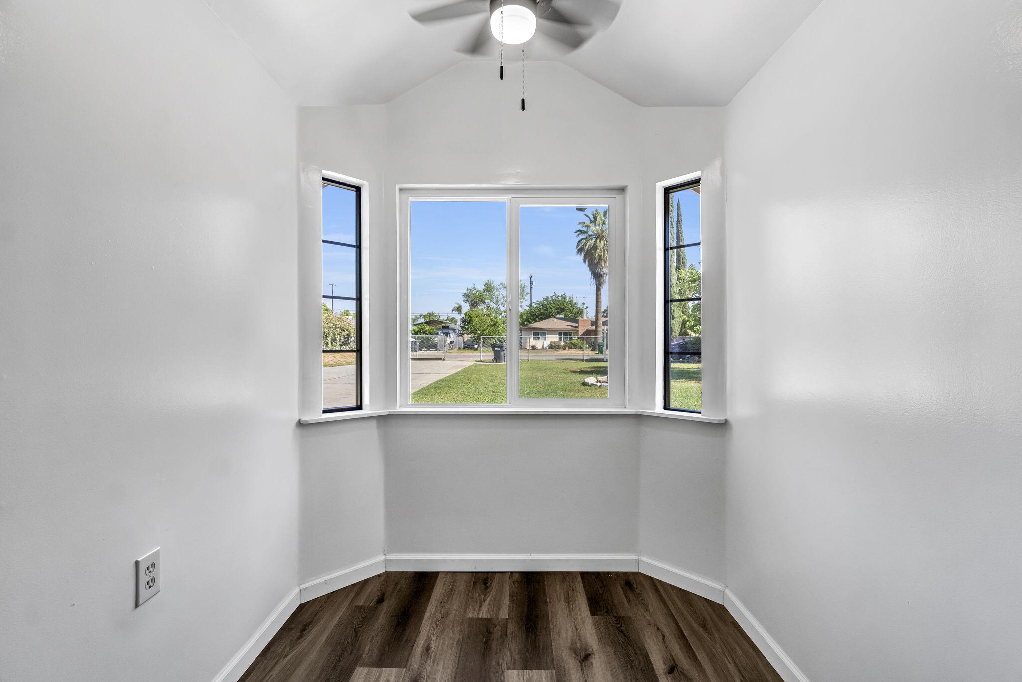 5132 E Washington Ave, Fresno, CA 93727