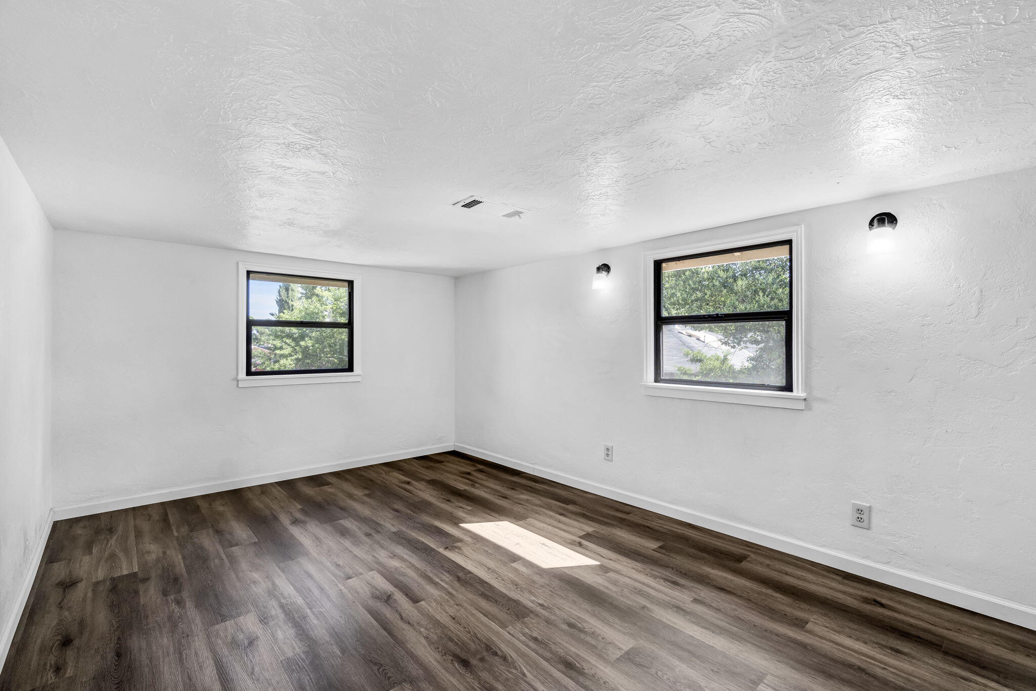 5132 E Washington Ave, Fresno, CA 93727