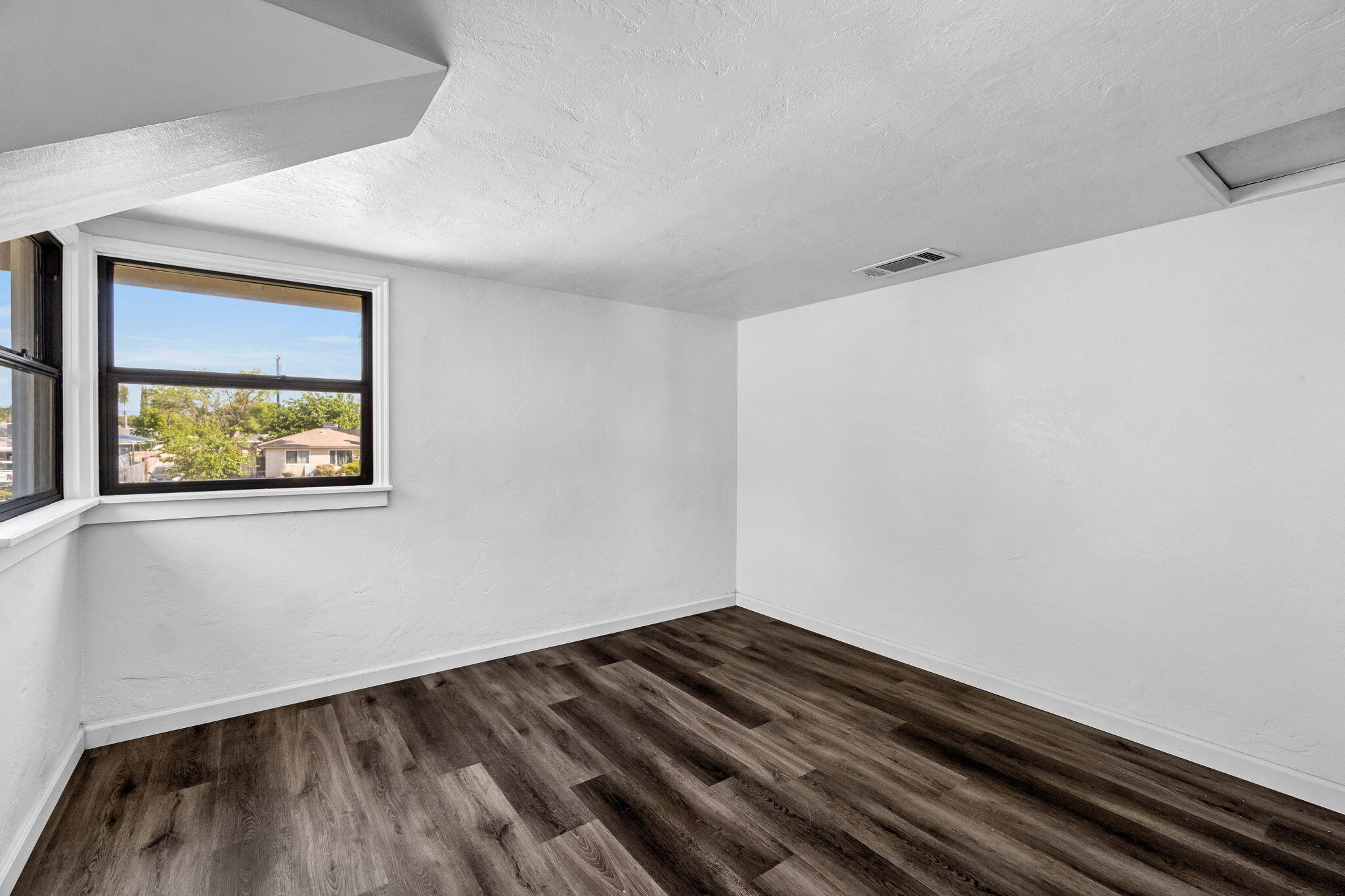 5132 E Washington Ave, Fresno, CA 93727